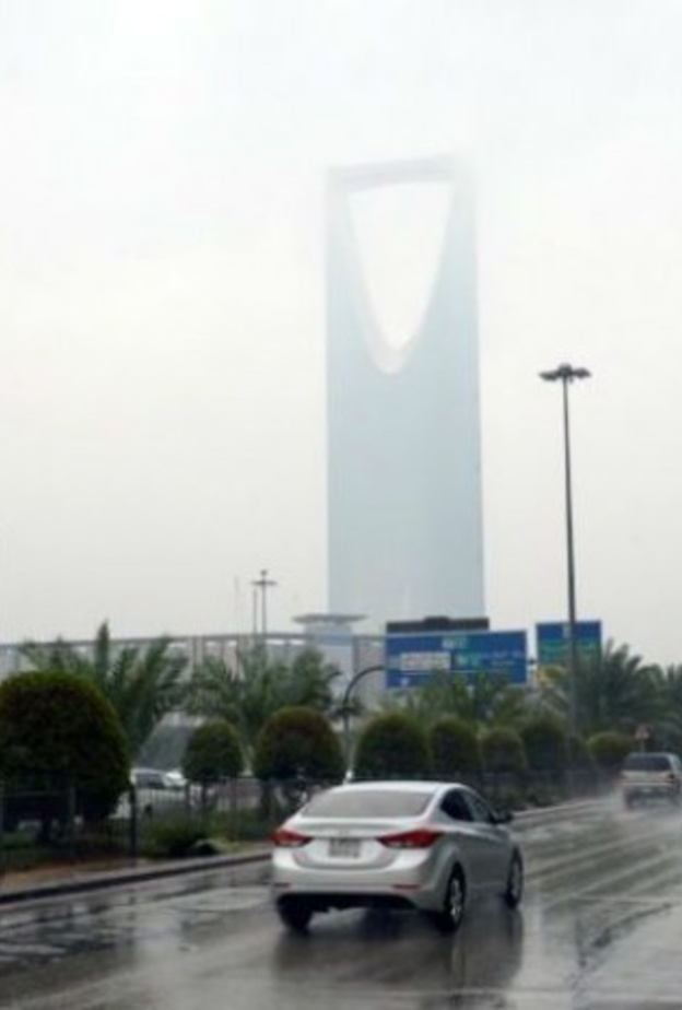 المرور السعودي يوضح 5 نصائح هامة للتعامل مع الأمطار على الطرق