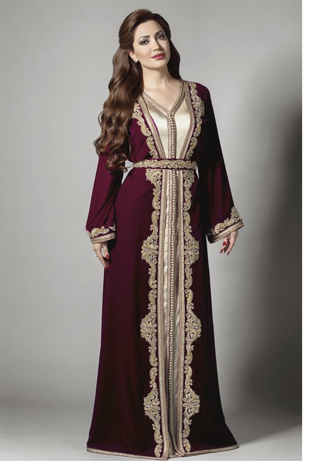 رؤى الصبان في قفطان مميز باللون الأسود المطرز