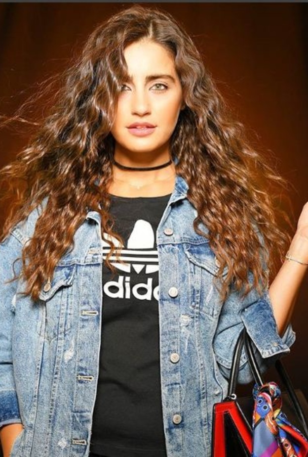 ايميه صياح تستجم مع زوجها في باريس