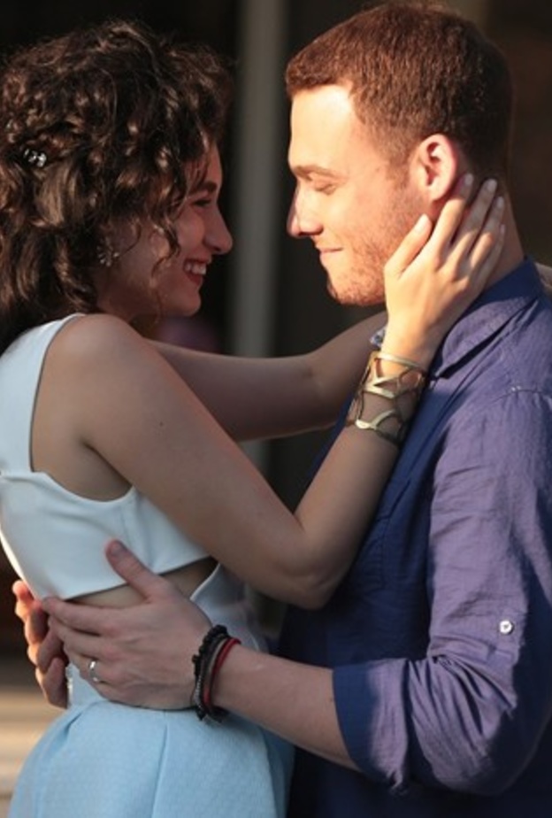 هانده دوغاندمير وكرم بورسين