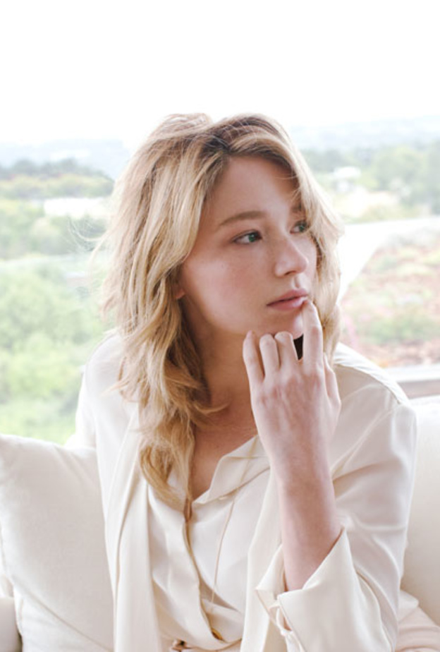 الممثلة والمغنية الأمريكية "هايلي بينيت"