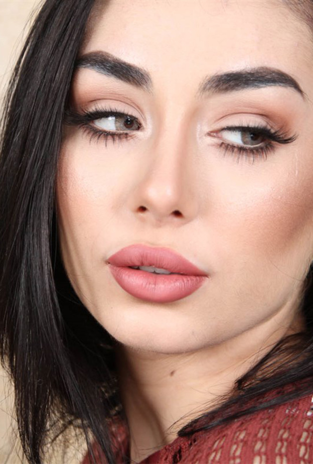 من أجمل إطلالات مايا للشفايف الأومبري