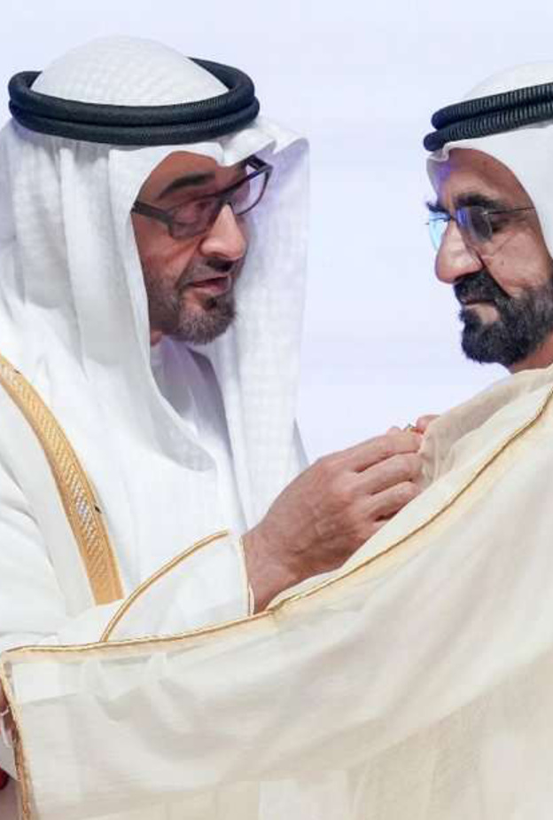 الشيخ محمد بن راشد يتسلم وسام أم الإمارات