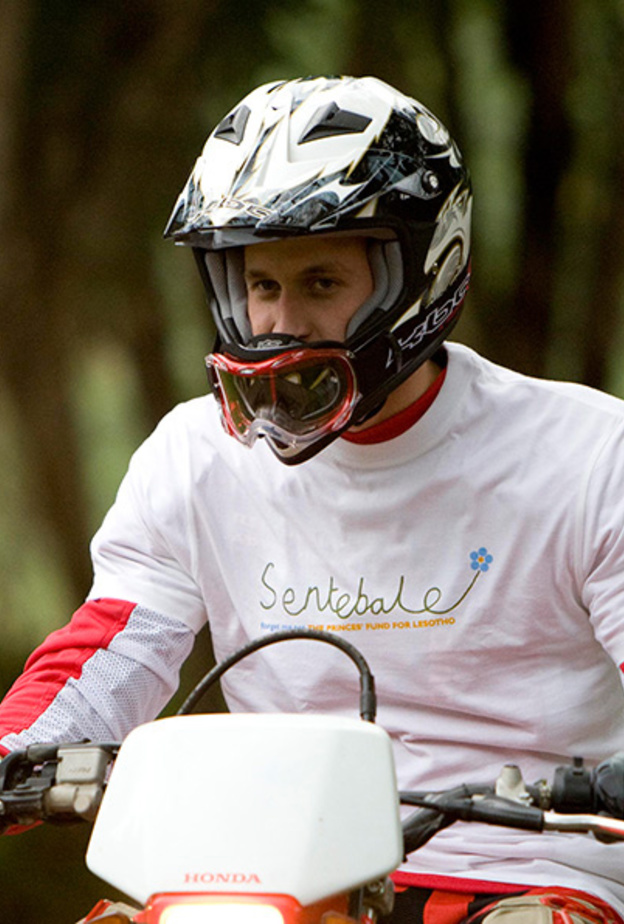 وليام وهاري تعلما قيادة الدراجات النارية مبكرا