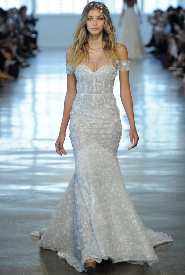 فستان عرس بالدانتيل من مجموعة بيرتا Berta لعروس 2018