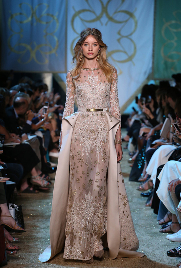 فستان من تصميم ريم عكرا