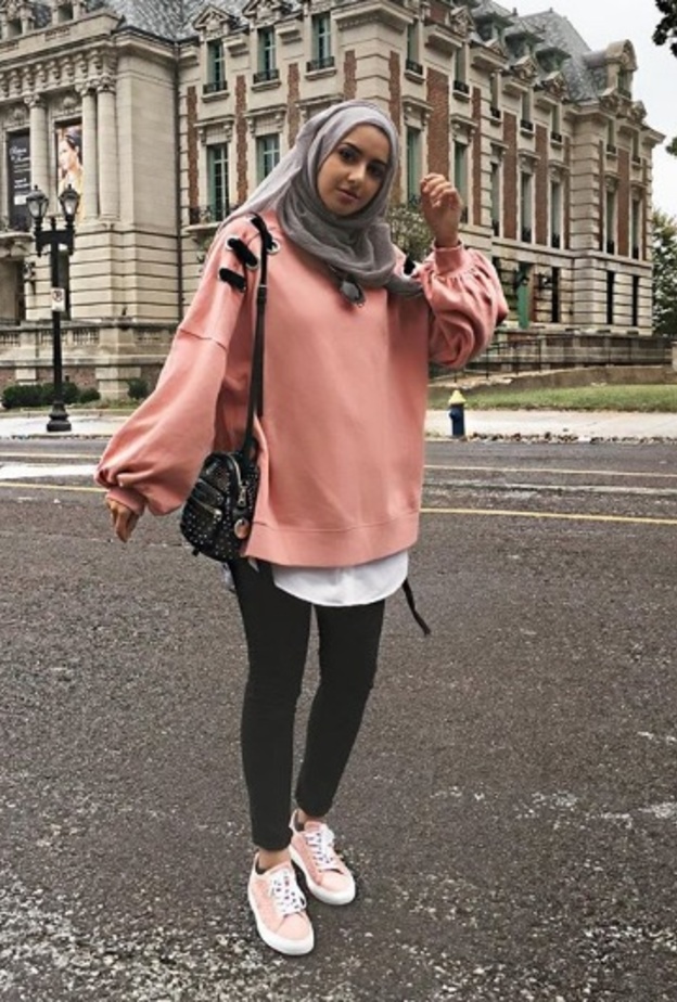 لينا الاسعد تنسق اللون الوردي لطلاتها الشتوية