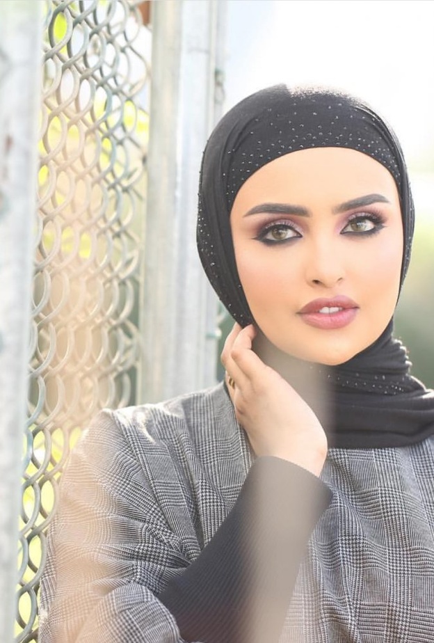 مكياج سهرة بارز مع الظلال الفاتحة باسلوب لينا اسعد