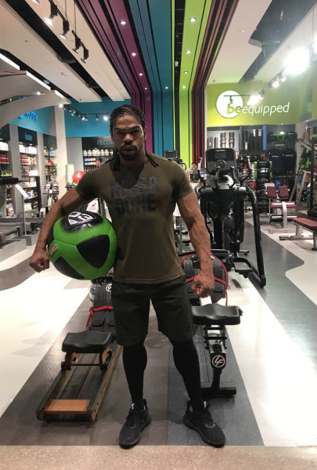 المدرب وليد ياري يعطي بعض النصائح والتعليمات