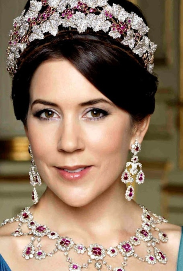 مجوهرات الأميرات بالزمرد.