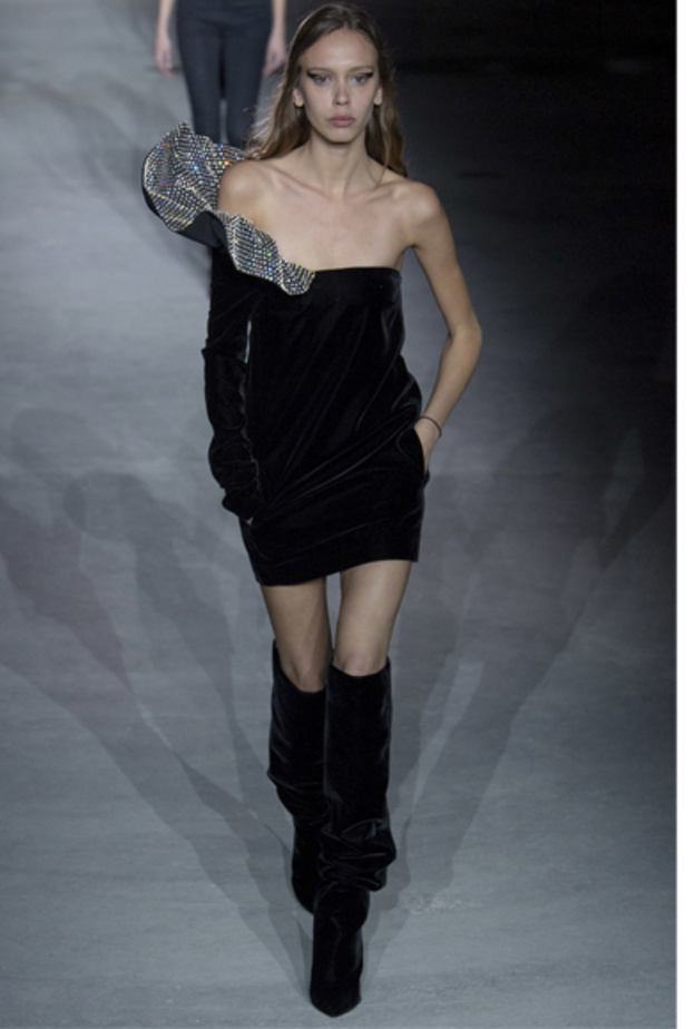  فساتين مخمل