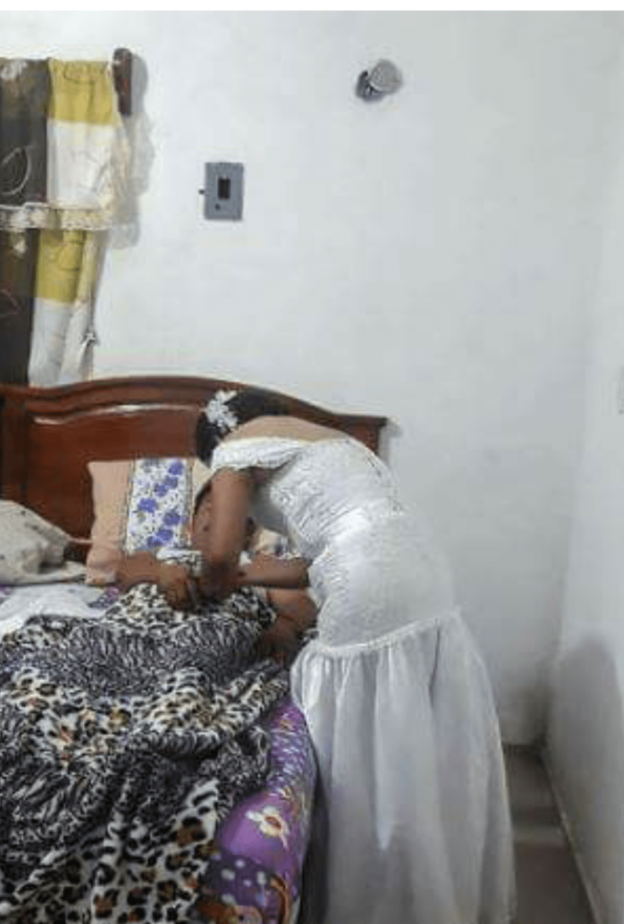 العريس اعرب عن فخره بعروسته.