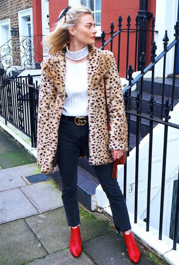 Victoria Beckham شنطة يد باللون الأحمر من