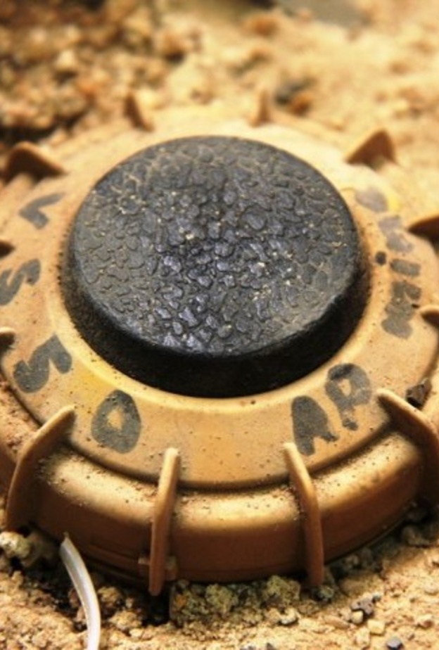 طالبة سعودية تبتكر كاسحة ألغام