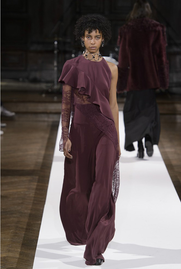 veronique branquinho لون زاقي وتنسيق ناعم وأنثوي