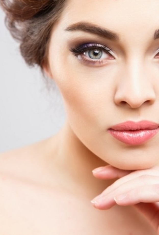 زيت الخروع وصفة طبيعية رائعة لتكثيف الحواجب