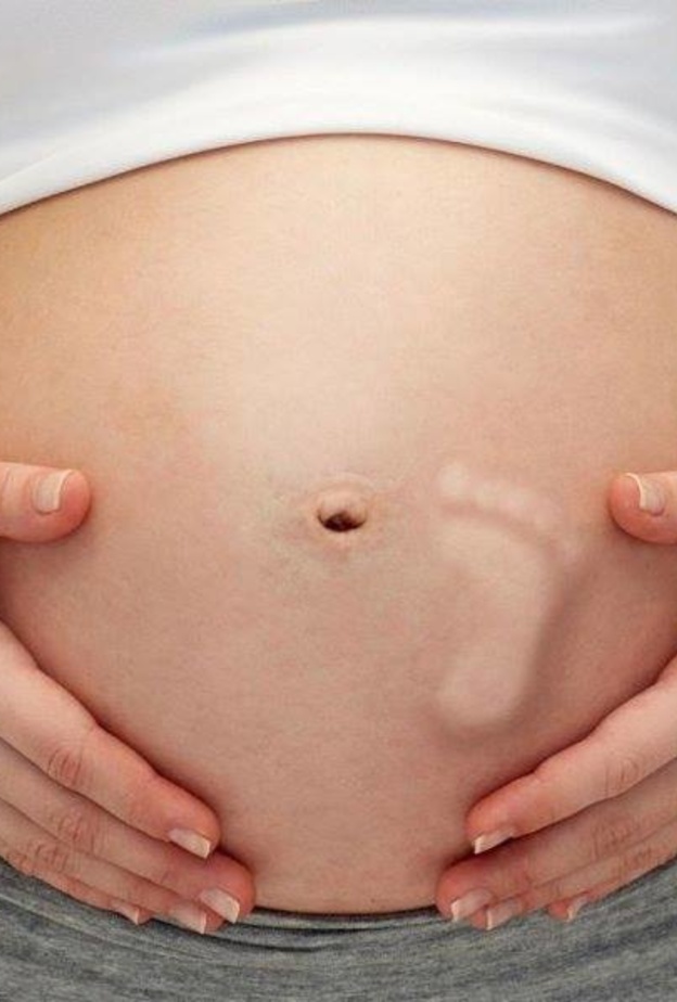 5 حقائق عن ركلات الجنين