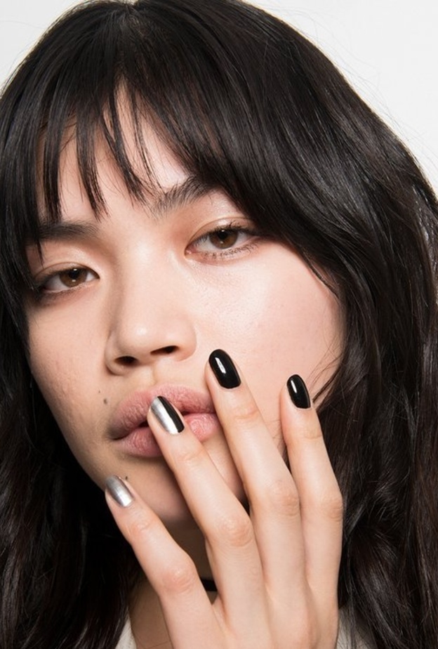 الوان اظافر ملونة بشكل هندسي ونصفي