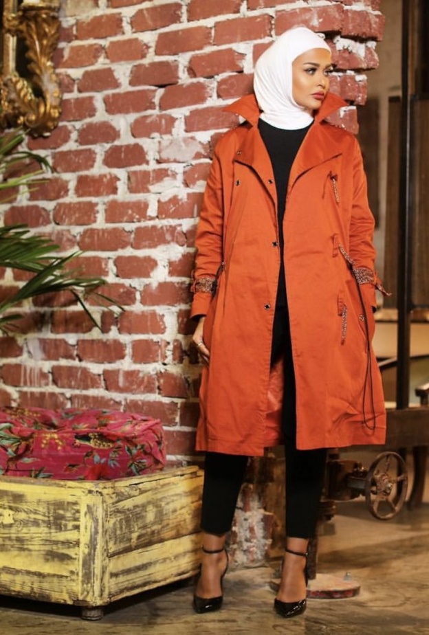 للصباح تختار مرمر البليزر الطويل مع الكعب العالي 