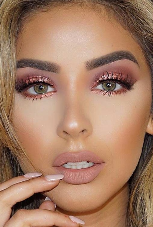 اتبعي هذه الألوان لمناسبات نهاية العام