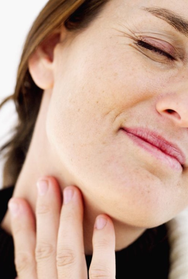 التهاب الحلق الفيروسي يختلف في علاجه عن الجرثومي