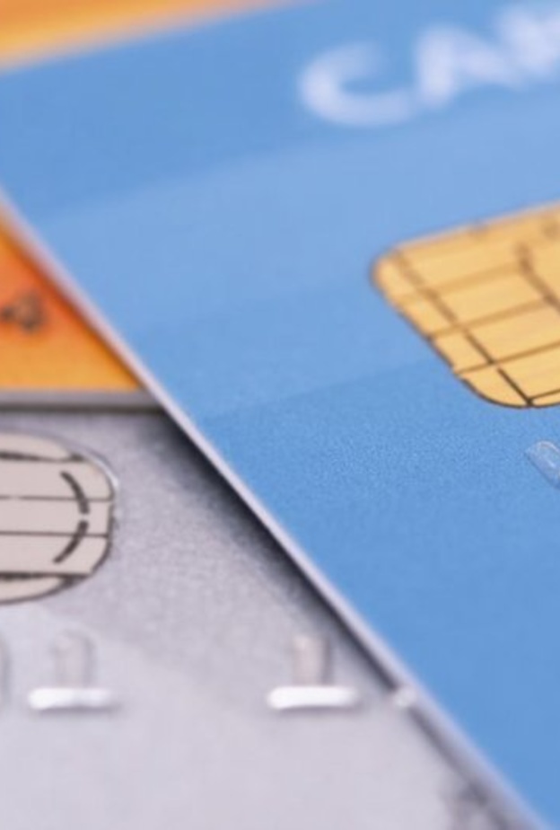 ترتبط البطاقة بمعلومات صاحب البطاقة المحفوظة في الذاكرة.