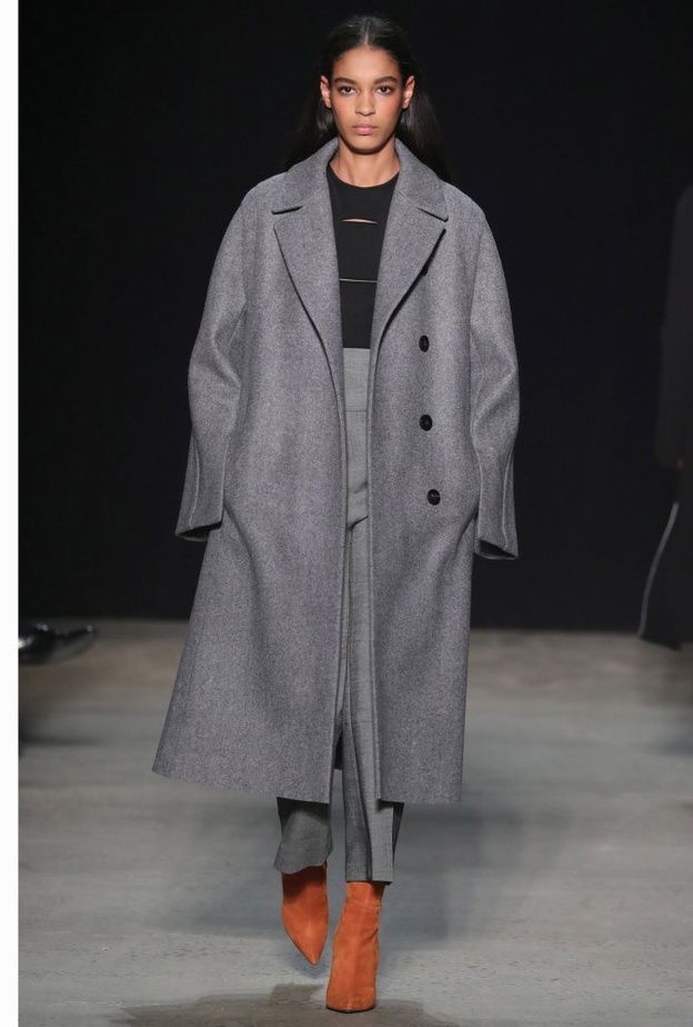 معاطف رمادية مع المخمل من ‏ Dennis Basso