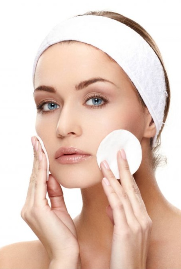 يعمل فيتامين سي على تقليل إنتاج الميلانين