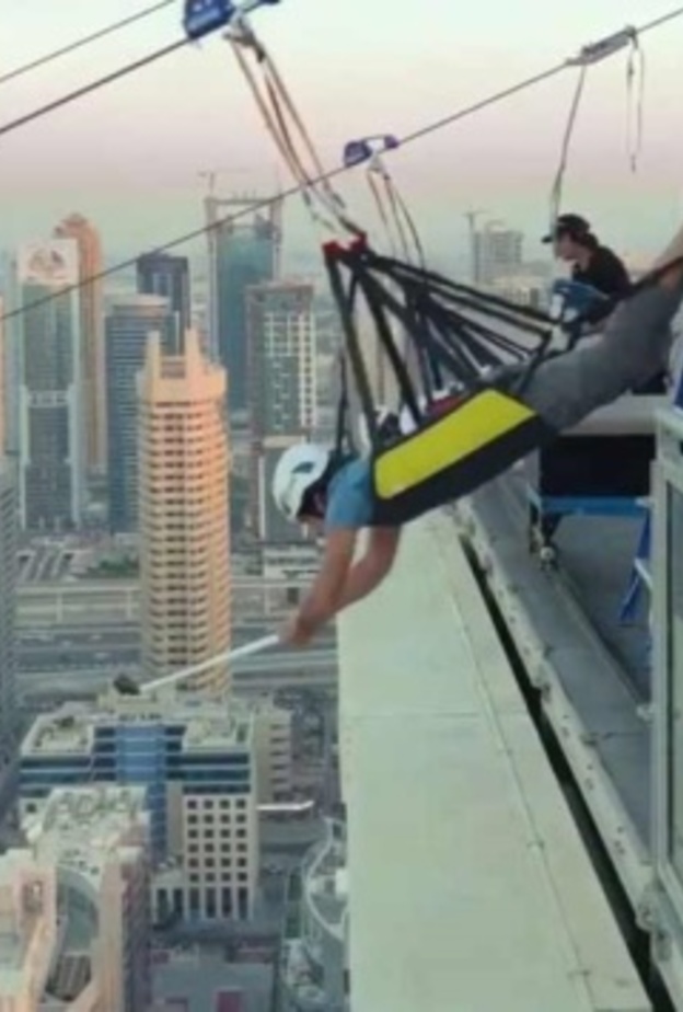 الشيخ حمدان بن محمد يدشن إكس لاين مارينا