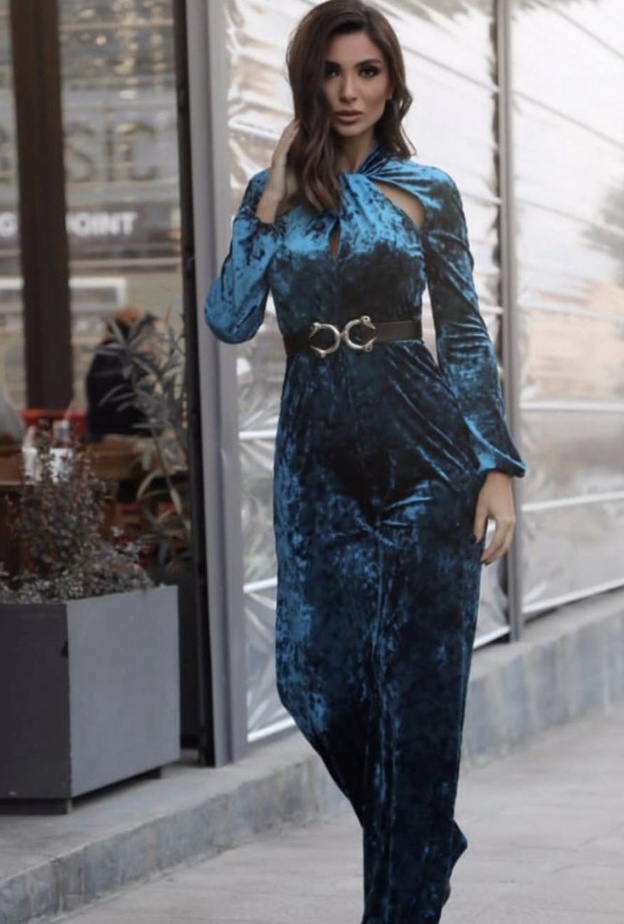 الحزام على الخصر مناسب مع الجمبسوت