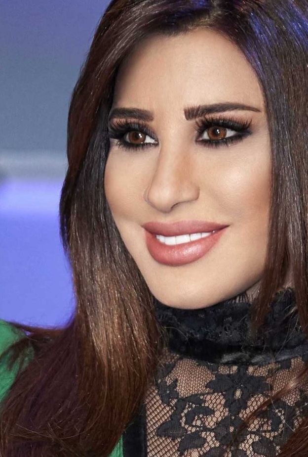 مكياج اخضر لشتاء 2018 مع إطلالة نجوى كرم