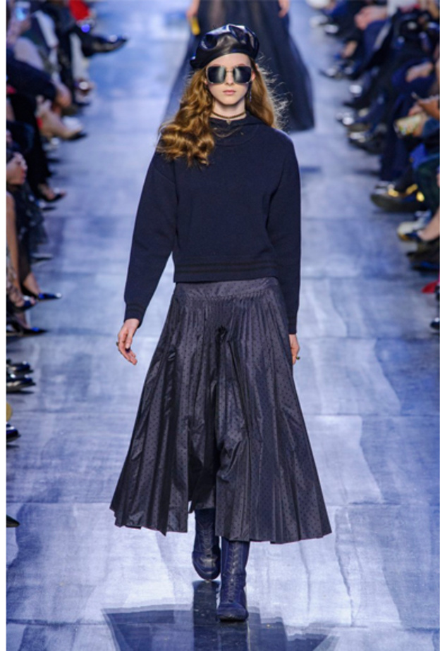 موديلات تنانير كلوش مقلمة من دار فيكتوريا بيكهام Victoria Beckham