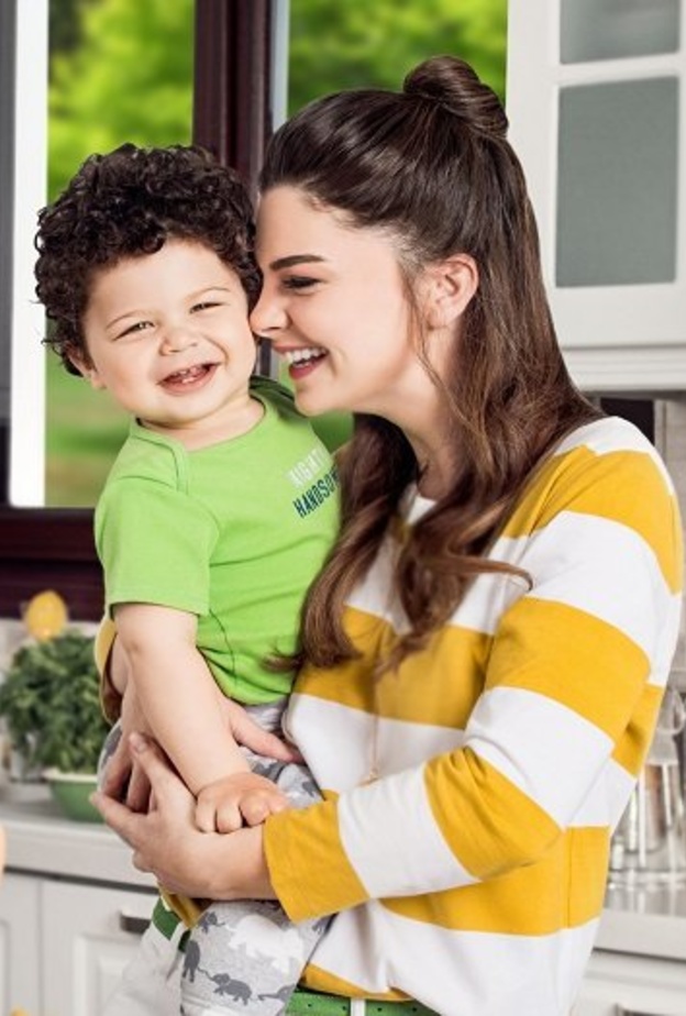 بيلين كارهان وأبنها