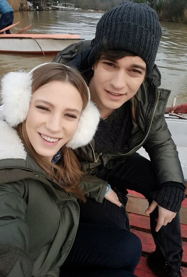 شاتاي أولسوي يخون حبيبته في أمريكا