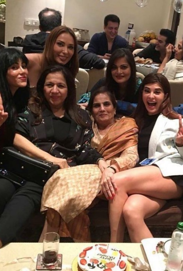 نجوم حضروا حفل عيد ميلاد والدة سلمان خان 