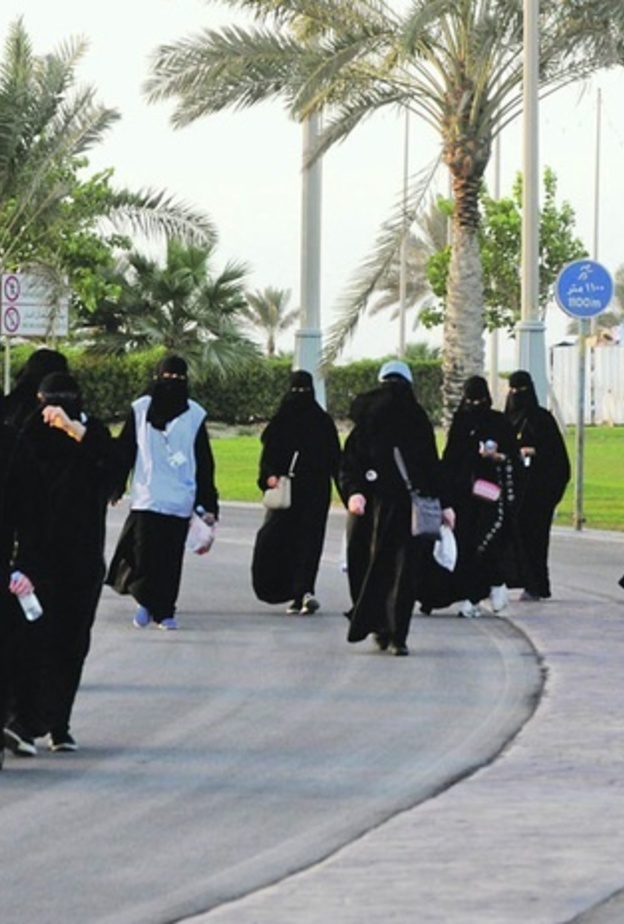 يضم الفريق مشتركات من مختلف الاعمار