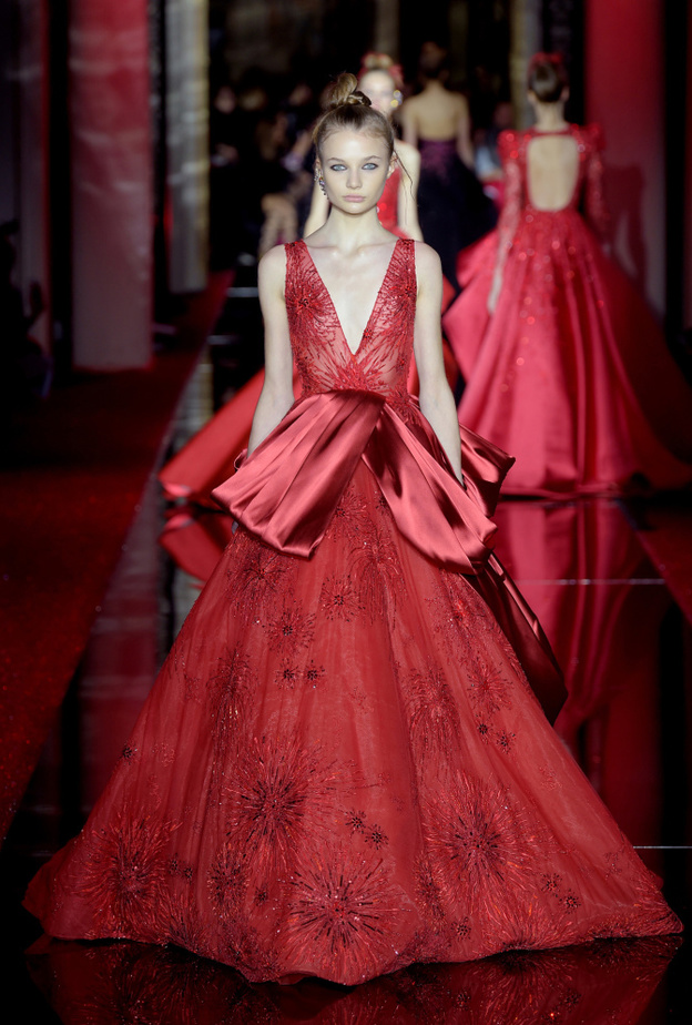 فستان من ماركيزا.