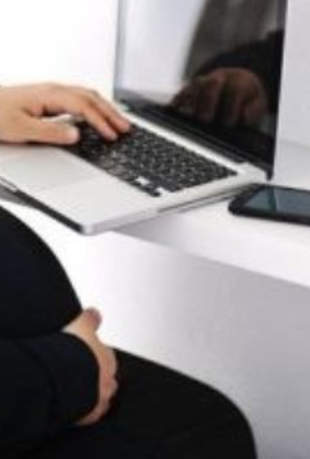 فاجأت آلام المخاض طالبة سعودية في جامعة تبوك