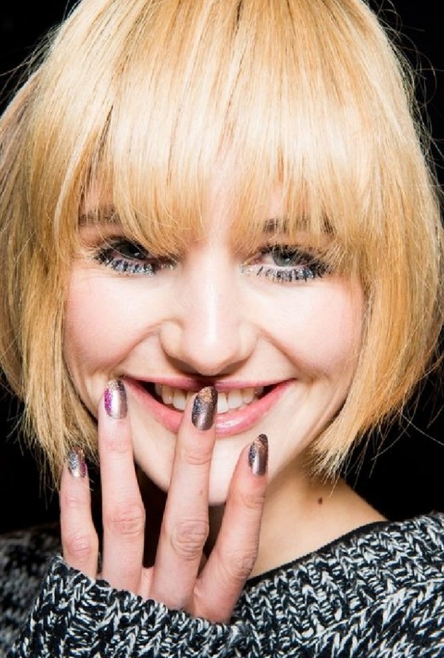 أظافر معدنية في عرض Alexis Mabille