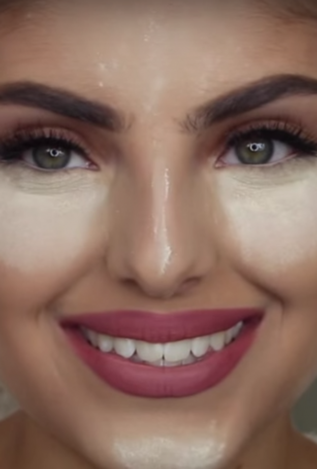 وزعي الكونسيلر بالأسفنجة أو بالتربيت