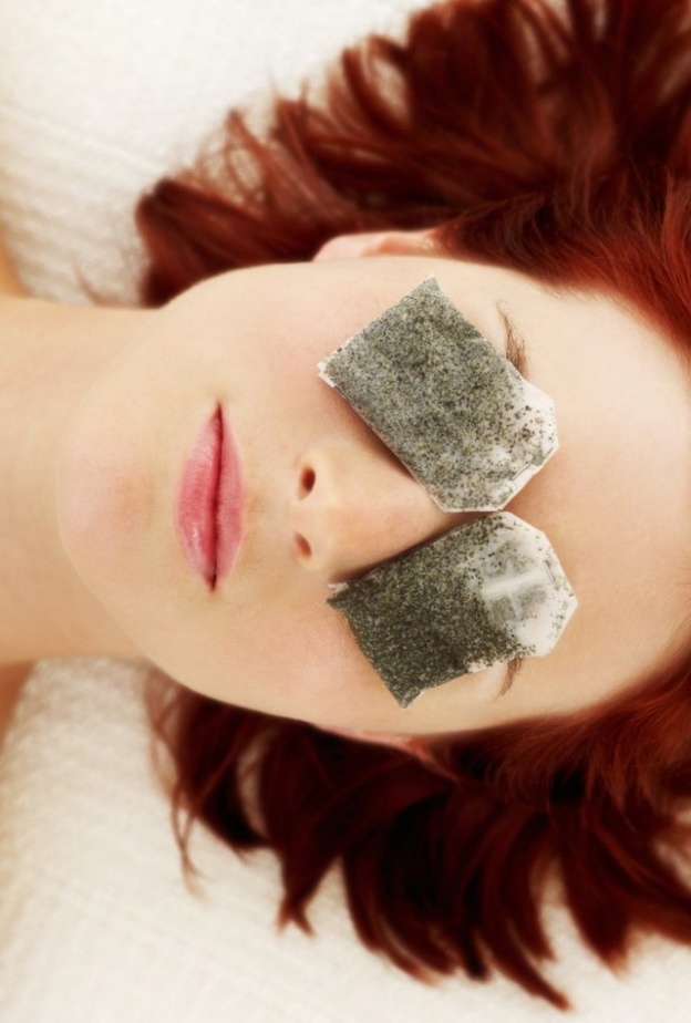 الشاي يستطيع ان يزيل انتفاخ العينين