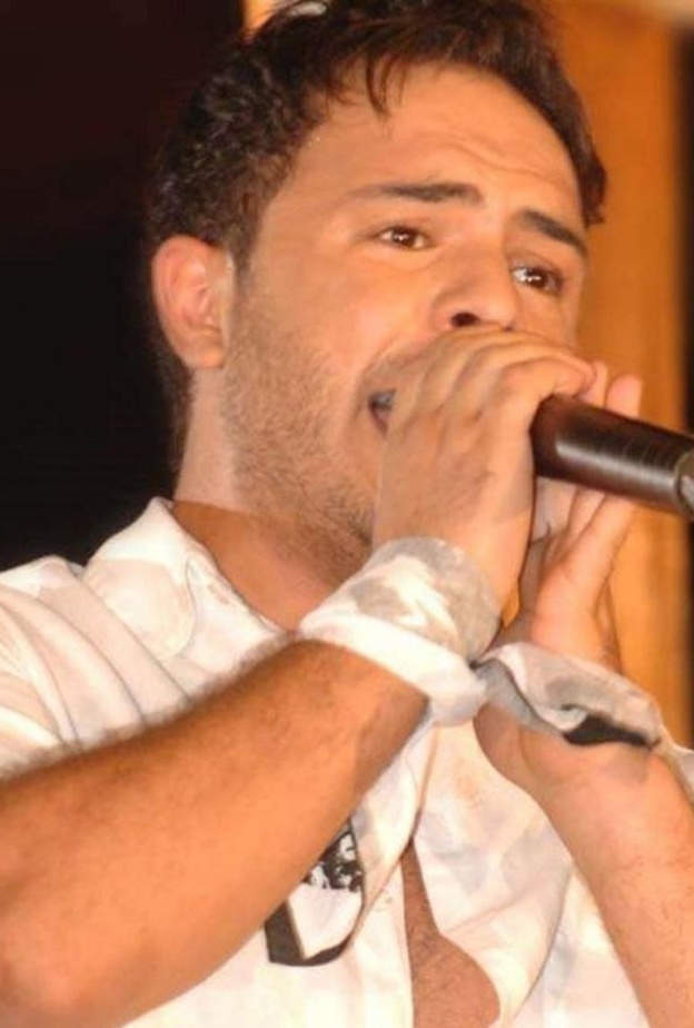 احمد الشريف يعود الى الغناء