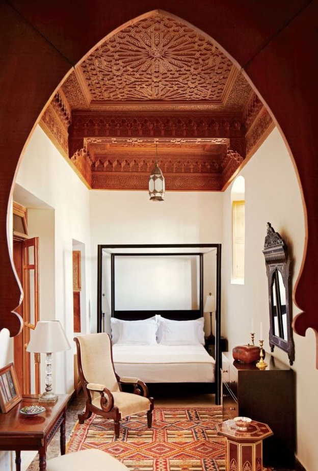 ديكور غرفة نوم يتألق بتصميم فني رائع للسقف