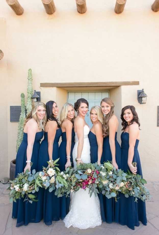 تسريحات متنوعة للوصيفات منها تسريحة الكعكة والضفيرة والكيرلي