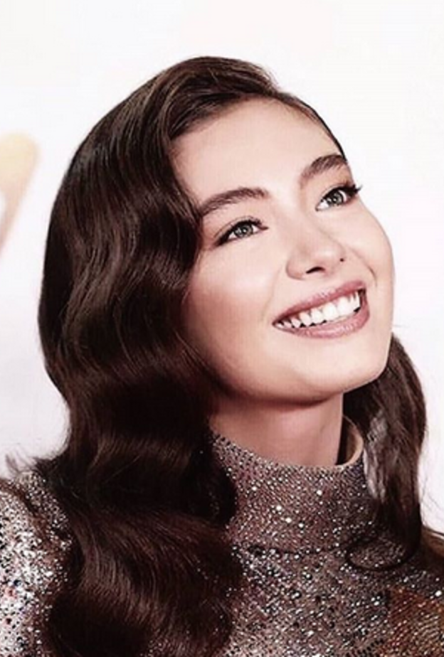 ناصليهان أتاجول ترتدي فستان يزن 12كجم من الأحجار الكريمة