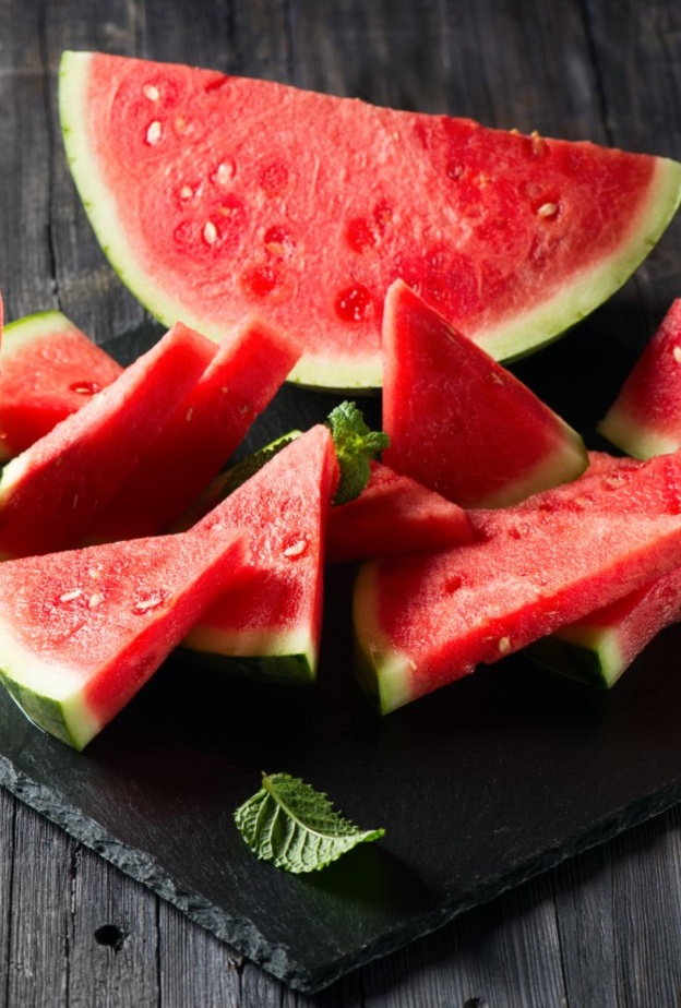 فوائد البطيخ لعلاج الامساك