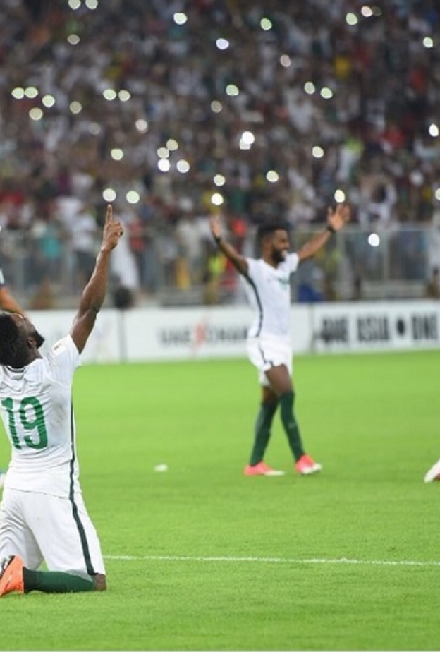 محمد عبده يتقدم المحتفلين بتأهل منتخب السعودية إلى كأس العالم