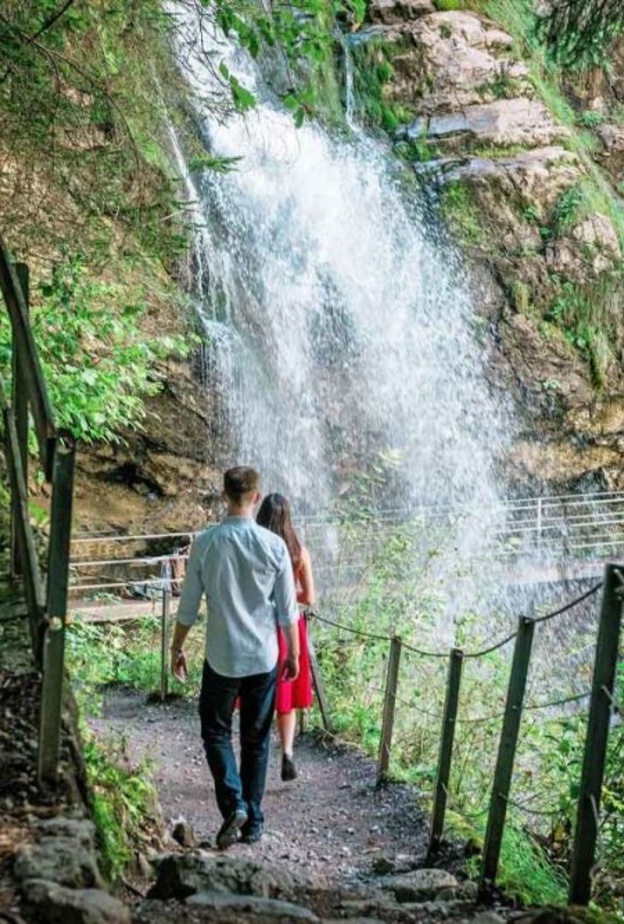 منظر بانورامي رائع لمدينة انتلاكن