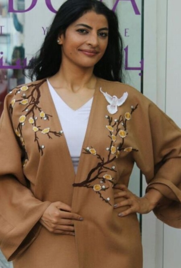 عباية ناعمة بتصميم عصري من عفة الدباغ