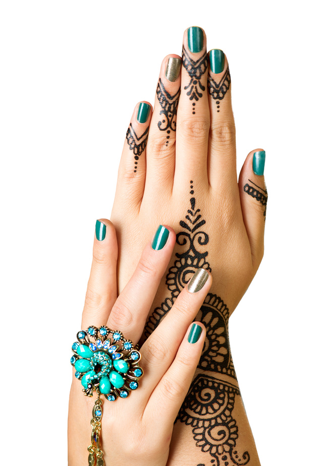 يمكنك اختيار اللون الذي تريدين للحناء